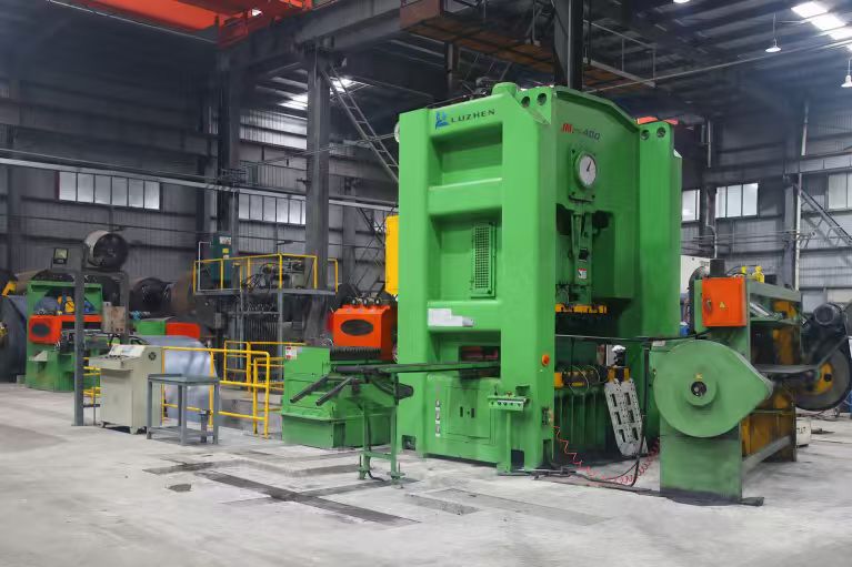 Luzhen Metal circle blanking line for gas cylinder manufacturer Luzhen Metal circle blanking line for gas cylinder manufacturer